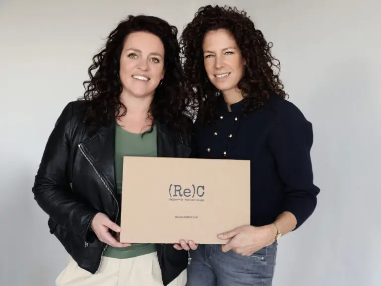 Janneke & Patricia met het Sample Pack voor professionals van (Re)Cover